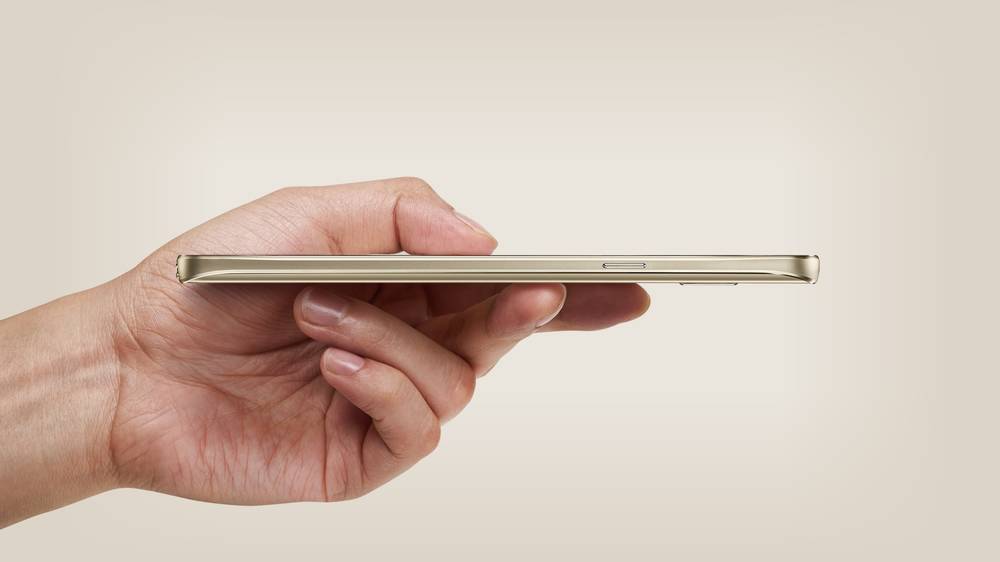 Gold platinum Galaxy Note5 held flat horizontally
