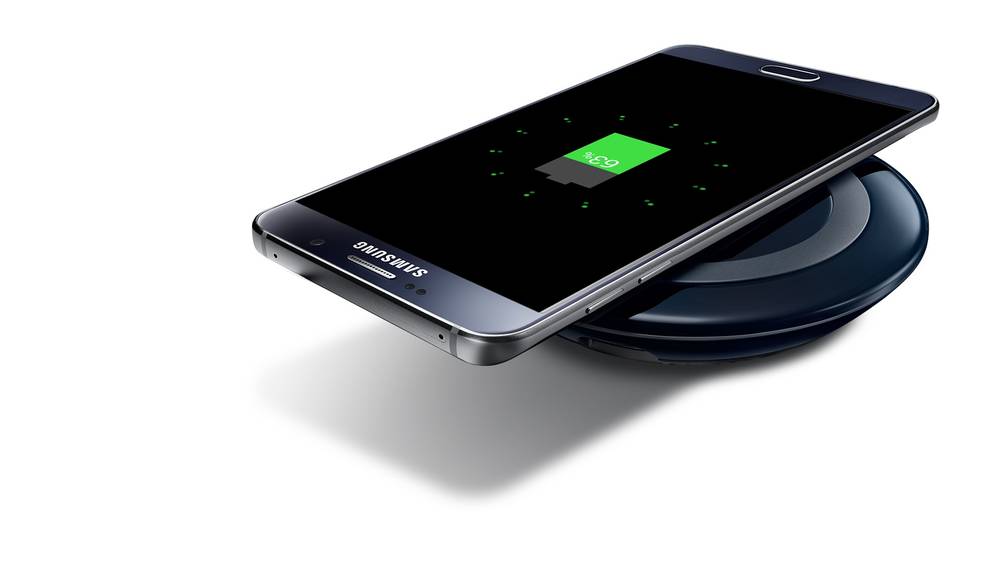 Black sapphire Galaxy Note5 charging on black wireless charger