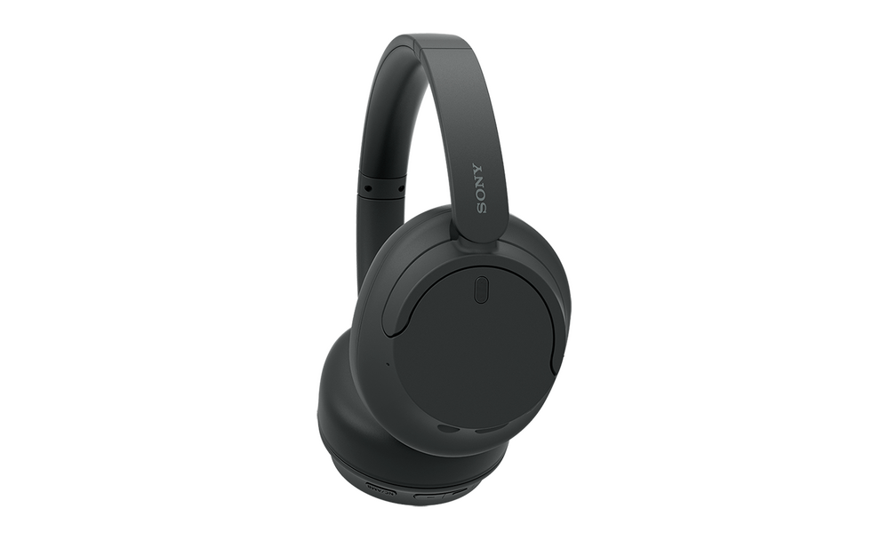 Imagine cu o pereche de casti Sony WH-CH720 negre pe fundal alb