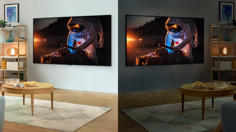Un televizor aflat intr-o cameră luminoasă prezinta imaginea unui astronaut.În partea dreaptă, un televizor aflat într-o cameră întunecată, ce afișează o imagine mai luminoasă a unui astronaut.