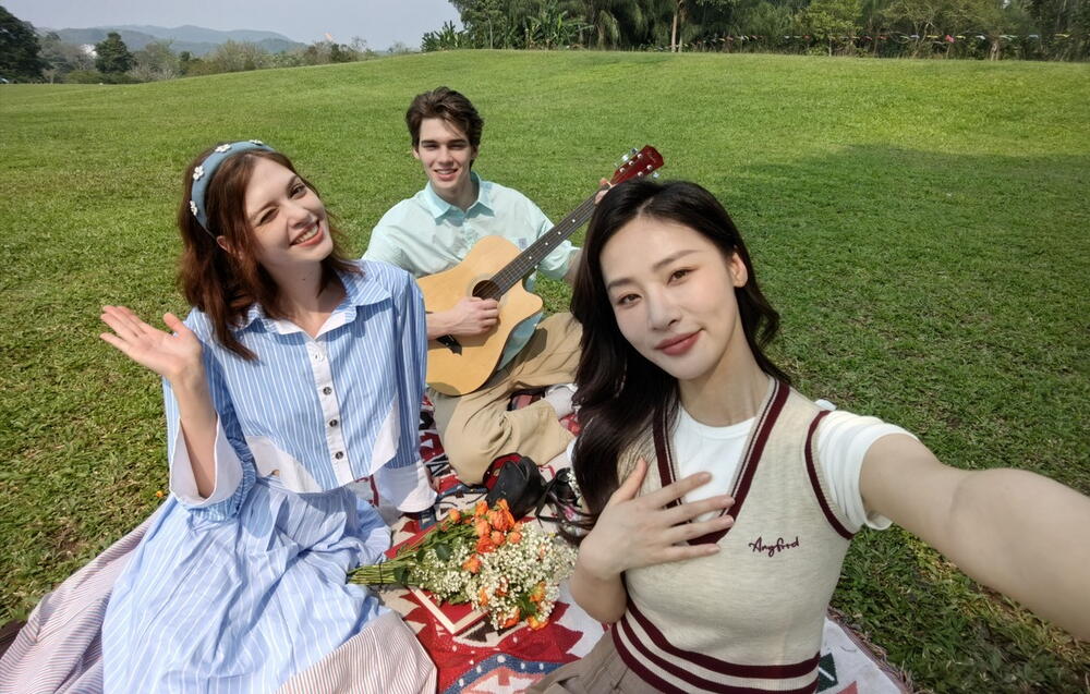 HUAWEI nova 11 Pro front Ultra-Wide group selfies