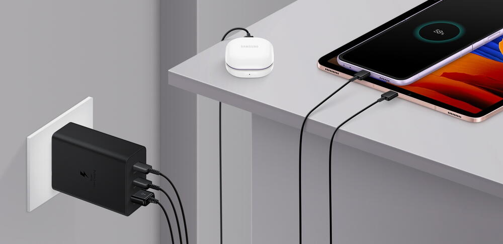 ro-feature-get-3-devices-charging-all-at-the-same-time--530626255 (1440×700)