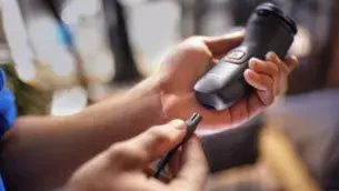 40 de minute de utilizare fără fir după o încărcare de 8 ore